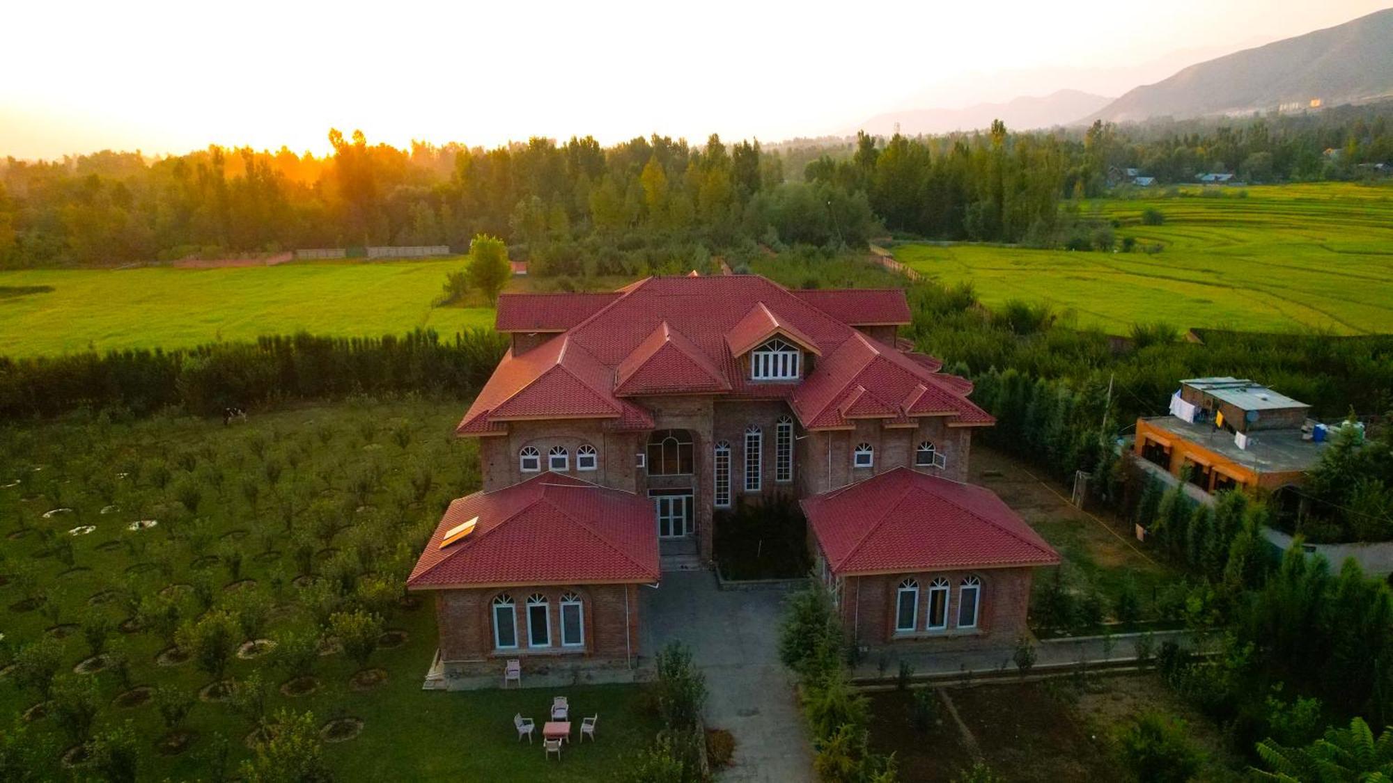 The Country Hills Villa ศรีนาการ์ ภายนอก รูปภาพ